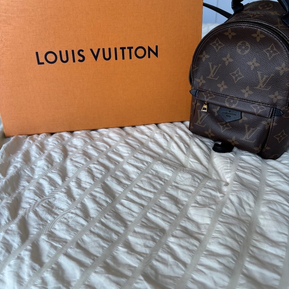Authentic LV Palm Spring Mini - Picture 2 of 7